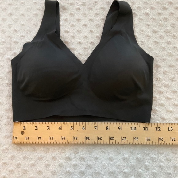 TRUE & CO. Black Seamless V-Neck Comfort Lounge Sports Bra Size M - Picture 2 of 5